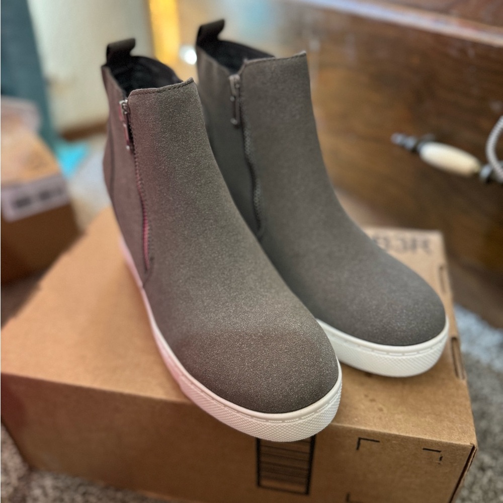 Gray High-Top Sneakers with White Soles